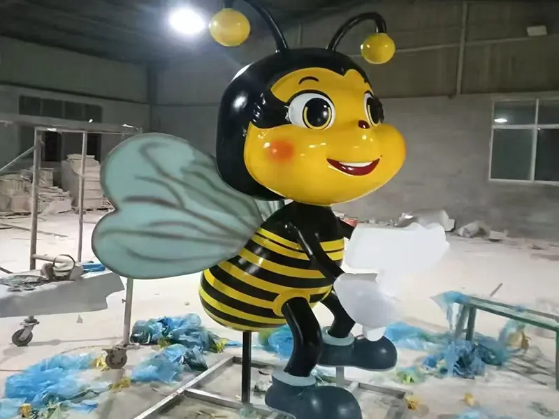 Custom Cartoon Bee Fiberglass Sculpture Prop